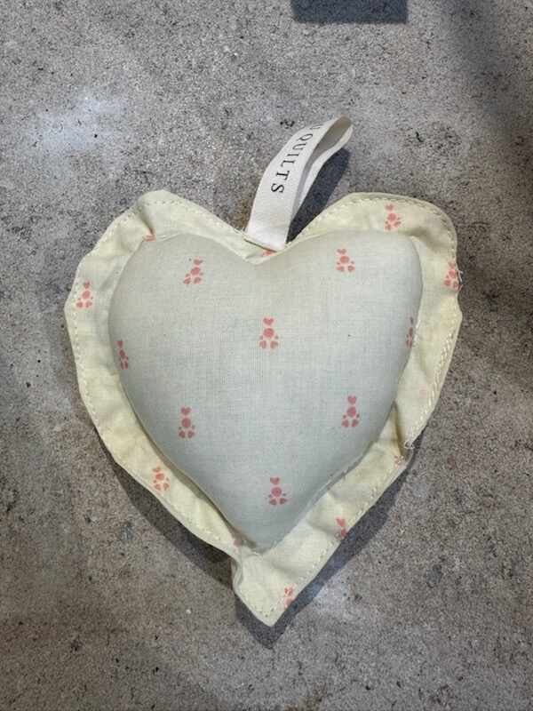 Jou Quilts - Frilled Hearts, Fås i 6 smukke mønstervarianter