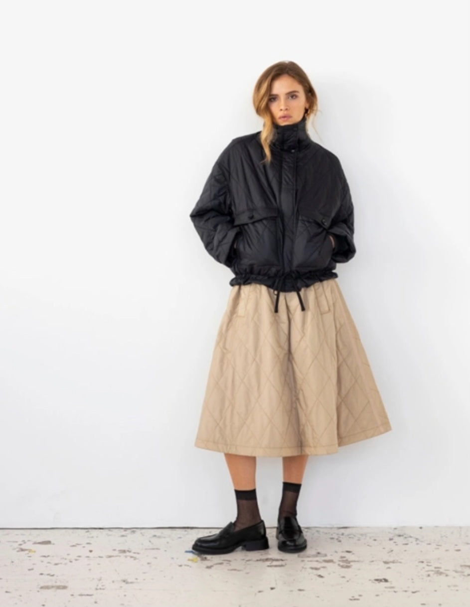 Project AJ117 - Naia Jakke, Sort