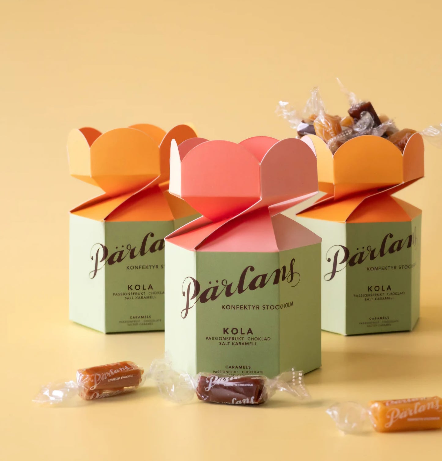 Pârlans Konfektyr Stockholm - Blomsterboks med 12 stk. Karameller - Passionsfrugt, Chokolade og Saltkaramel, 120 gr.