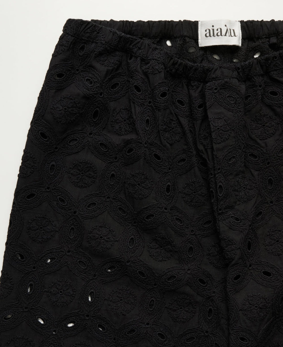 aiayu - Ava Pant Embroidery, Fås i farverne Black og Pure Ecru