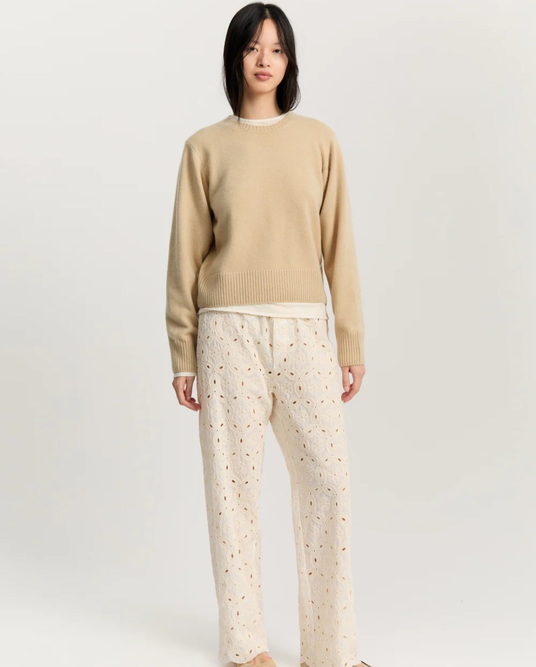aiayu - Ava Pant Embroidery, Fås i farverne Black og Pure Ecru