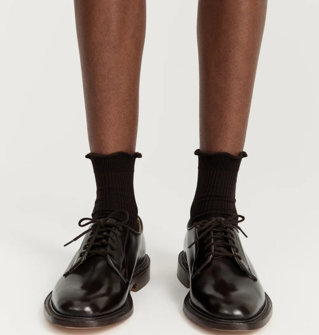 aiayu - Cotton Frill Sock, Fås i farverne Milk, Black og Chocolate