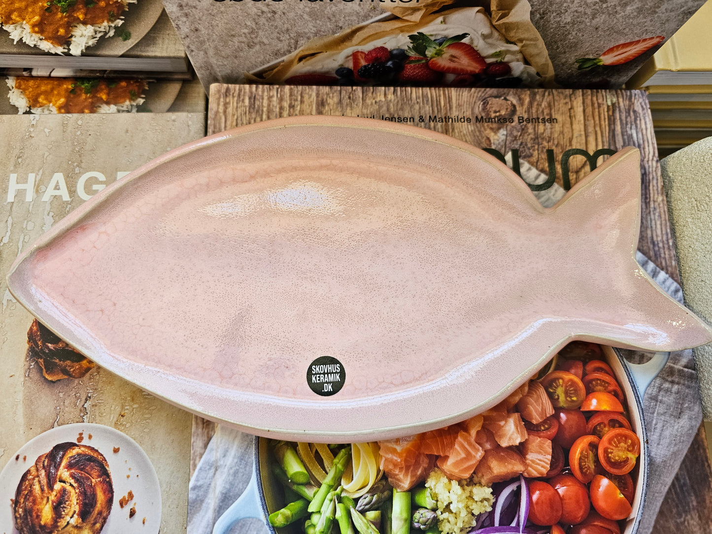Skovhus Keramik - Lille Fiskefad, Fås i farverne rosa, creme og coffee
