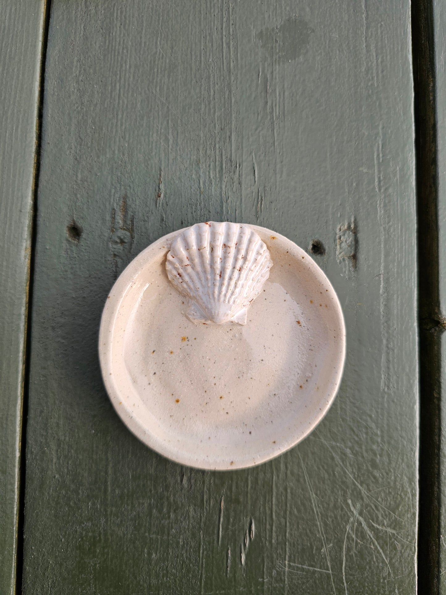 RUMklang Indretning - Handmade by Nord v/Christine Nordkap x RUMklang - Skåle i to størrelser pyntet med skaller, Stentøj, Sand