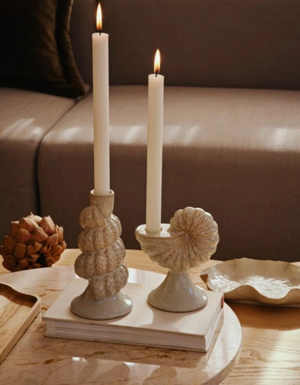 Broste Copenhagen - Shelly Lysestage, Keramik, White Cream, Fås i 2 varianter og størrelser