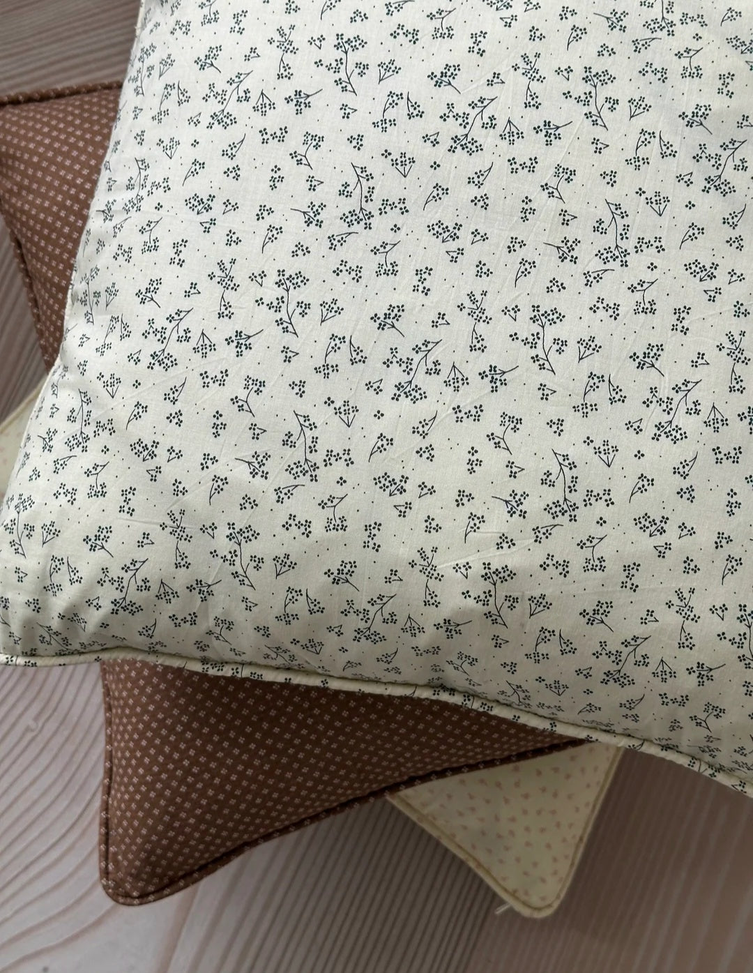 Jou Quilts - Piping Cushion, 45x45 cm., Blue Branches