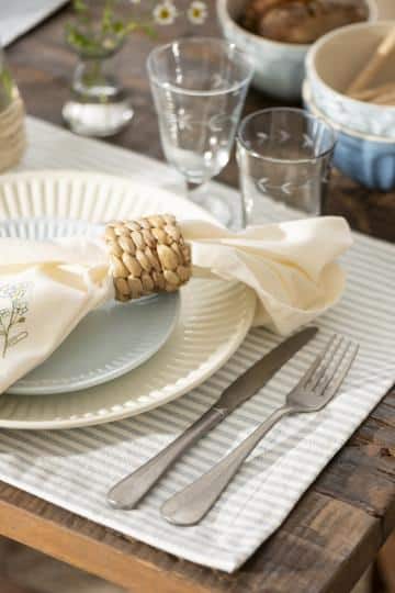 Ib Laursen - Mundserviet, Flora butter cream w/forget me not