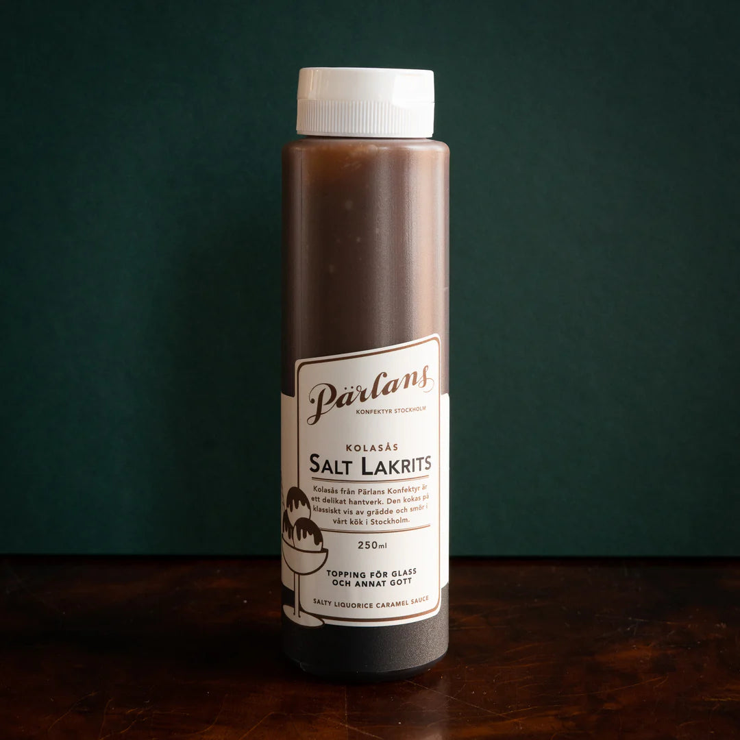 Pârlans Konfektyr Stockholm - Caramel Sauce squeeze bottle, Saltlakrids, 250 ml.
