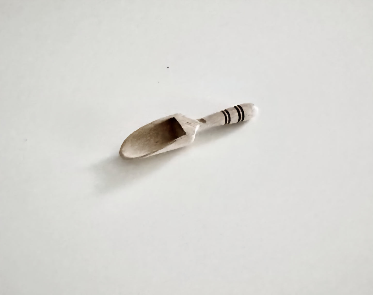 Manipura Living - Salt spade, Walnut