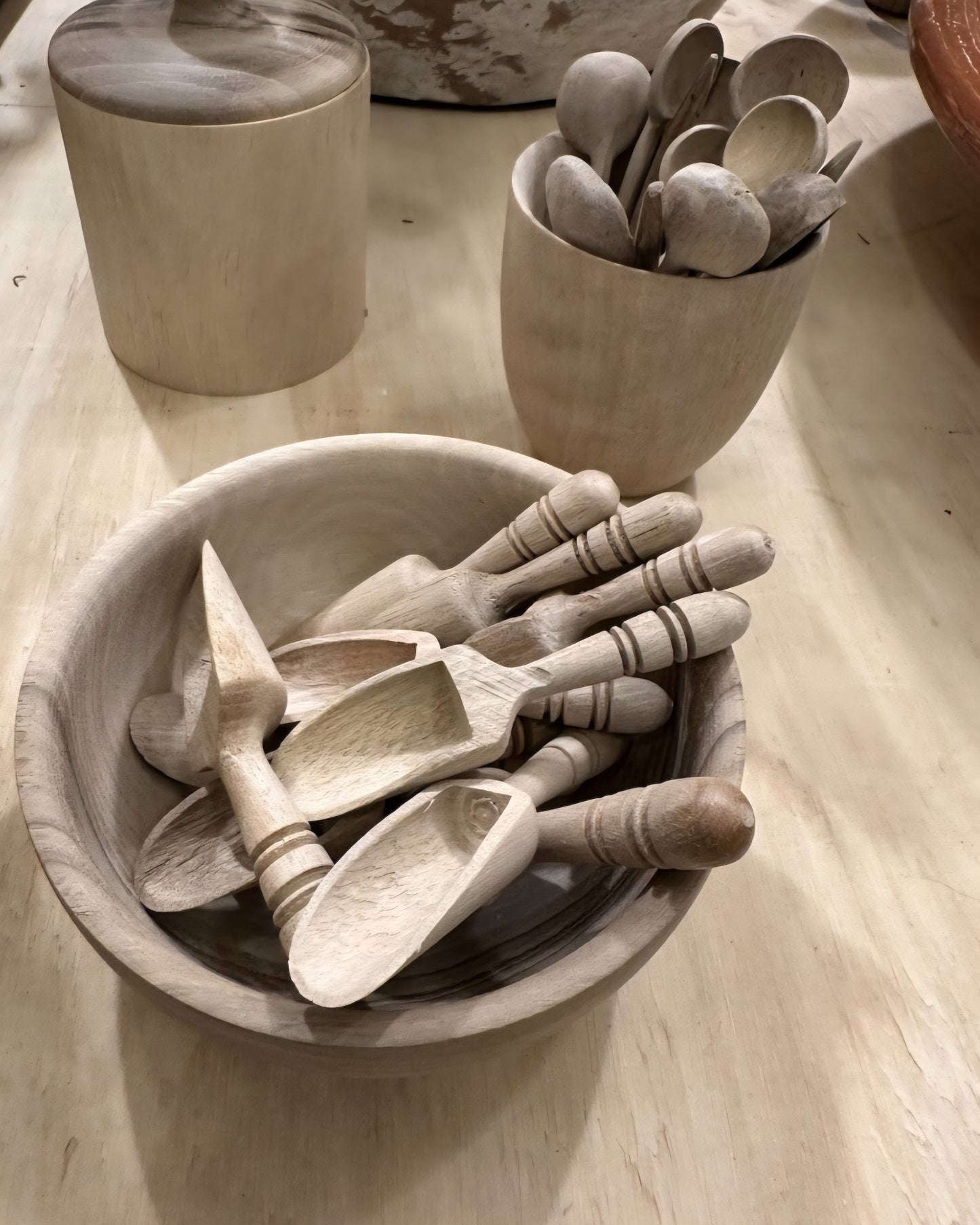 Manipura Living - Salt spade, Walnut