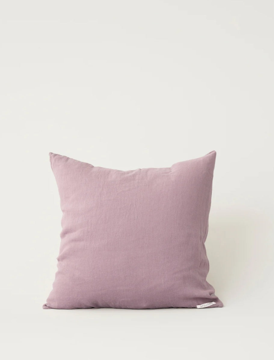 Stilleben - Pude med fyld, 65x65 cm., Fås i 5 farver