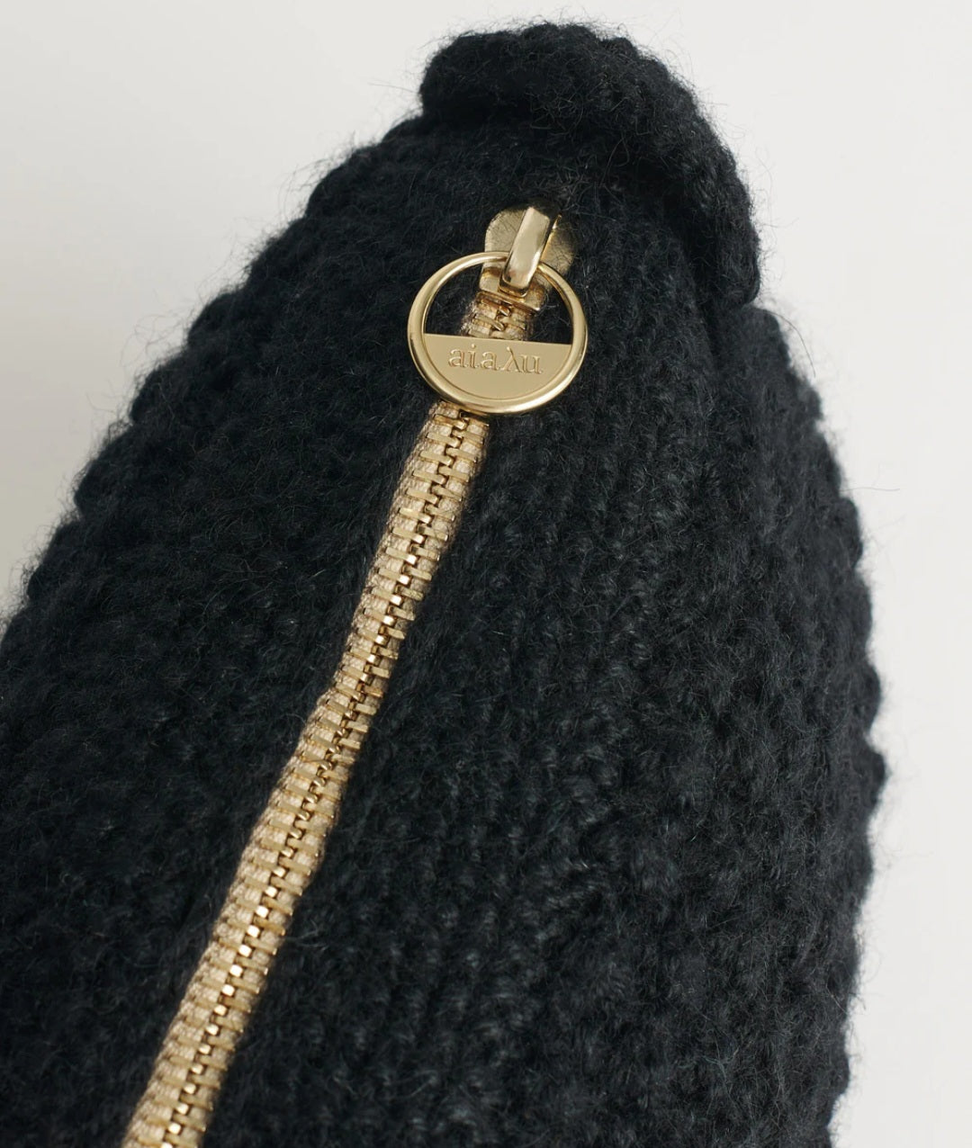 aiayu - Helen Classic Bag, 17x26 cm., Fås i farverne Wheat og Black