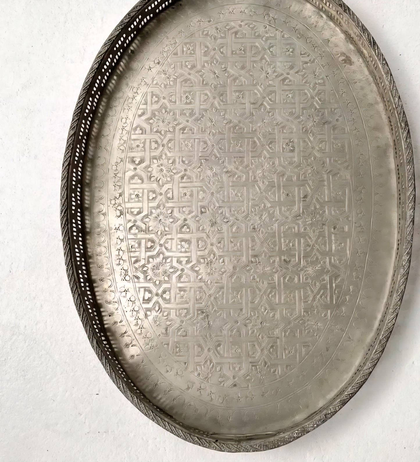 Manipura Living - Serveringsbakke Oval m/Logo, Nysølv, Vintage, L51xB36xH4 cm.