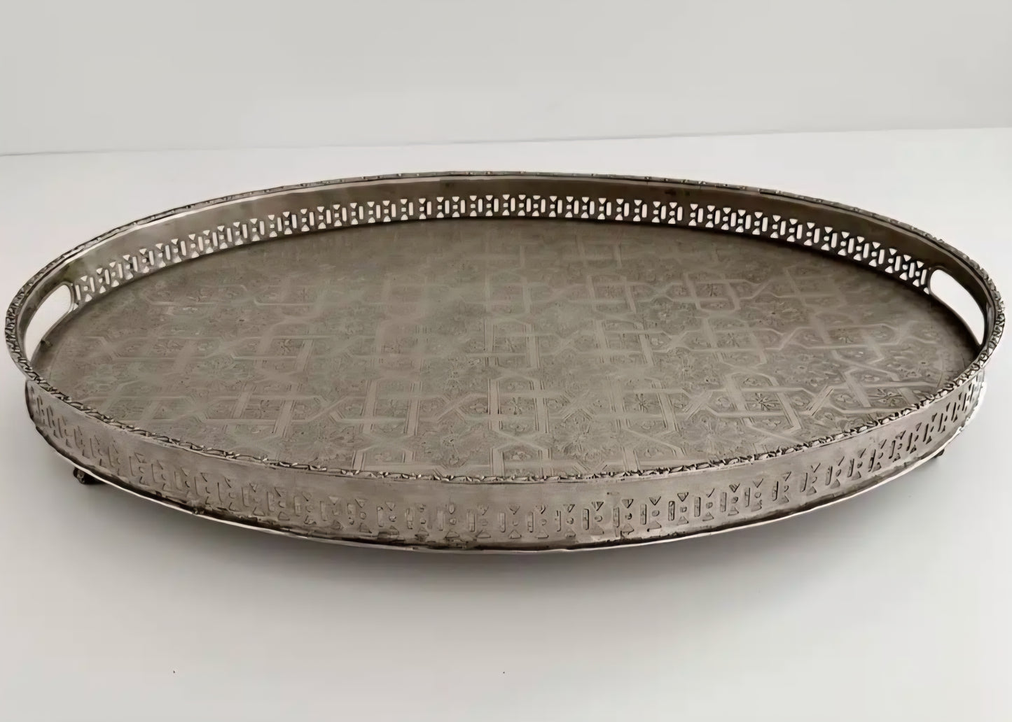Manipura Living - Serveringsbakke Oval m/Logo, Nysølv, Vintage, L51xB36xH4 cm.