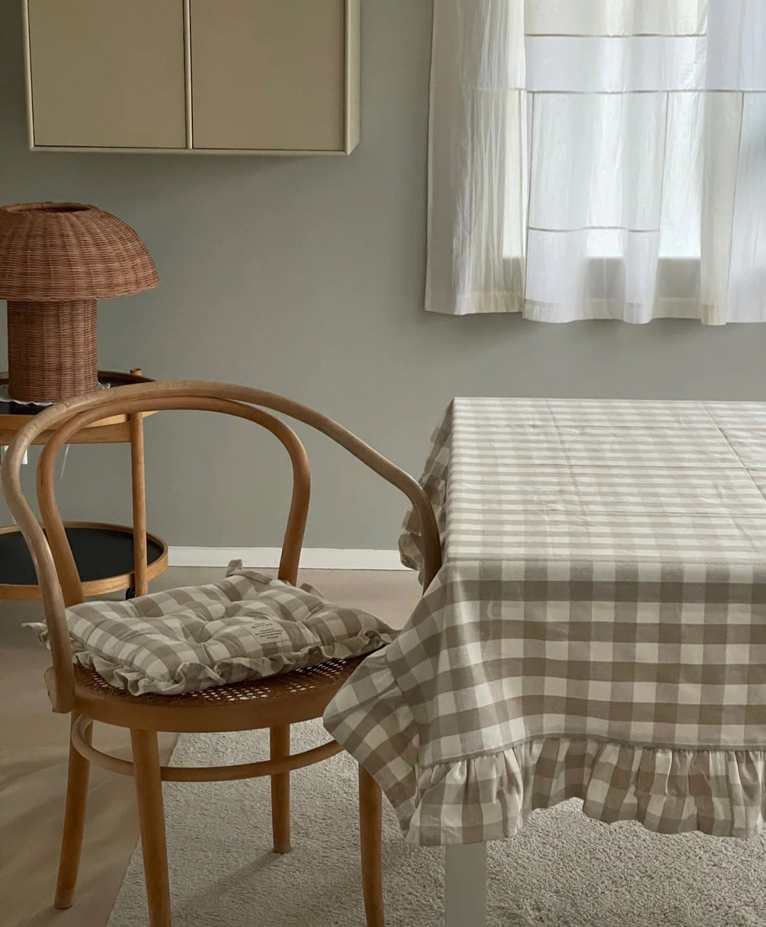 Jou Quilts - Frilled BISTRO Tablecloth, 140x220 cm., Cream