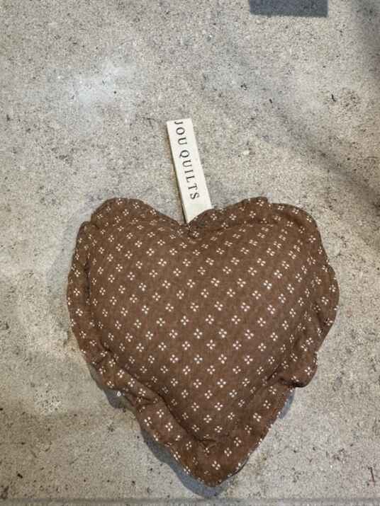 Jou Quilts - Frilled Hearts, Fås i 6 smukke mønstervarianter