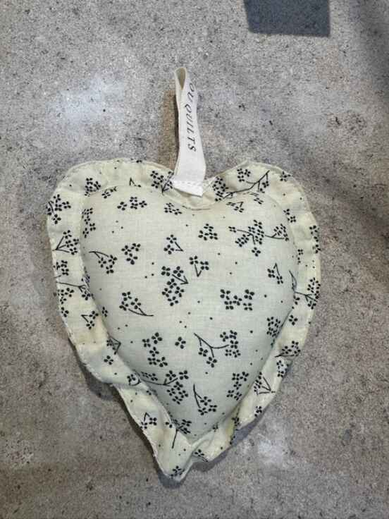 Jou Quilts - Frilled Hearts, Fås i 6 smukke mønstervarianter