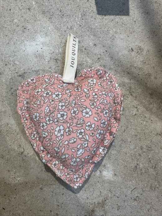 Jou Quilts - Frilled Hearts, Fås i 6 smukke mønstervarianter