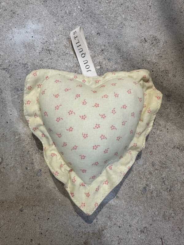 Jou Quilts - Frilled Hearts, Fås i 6 smukke mønstervarianter