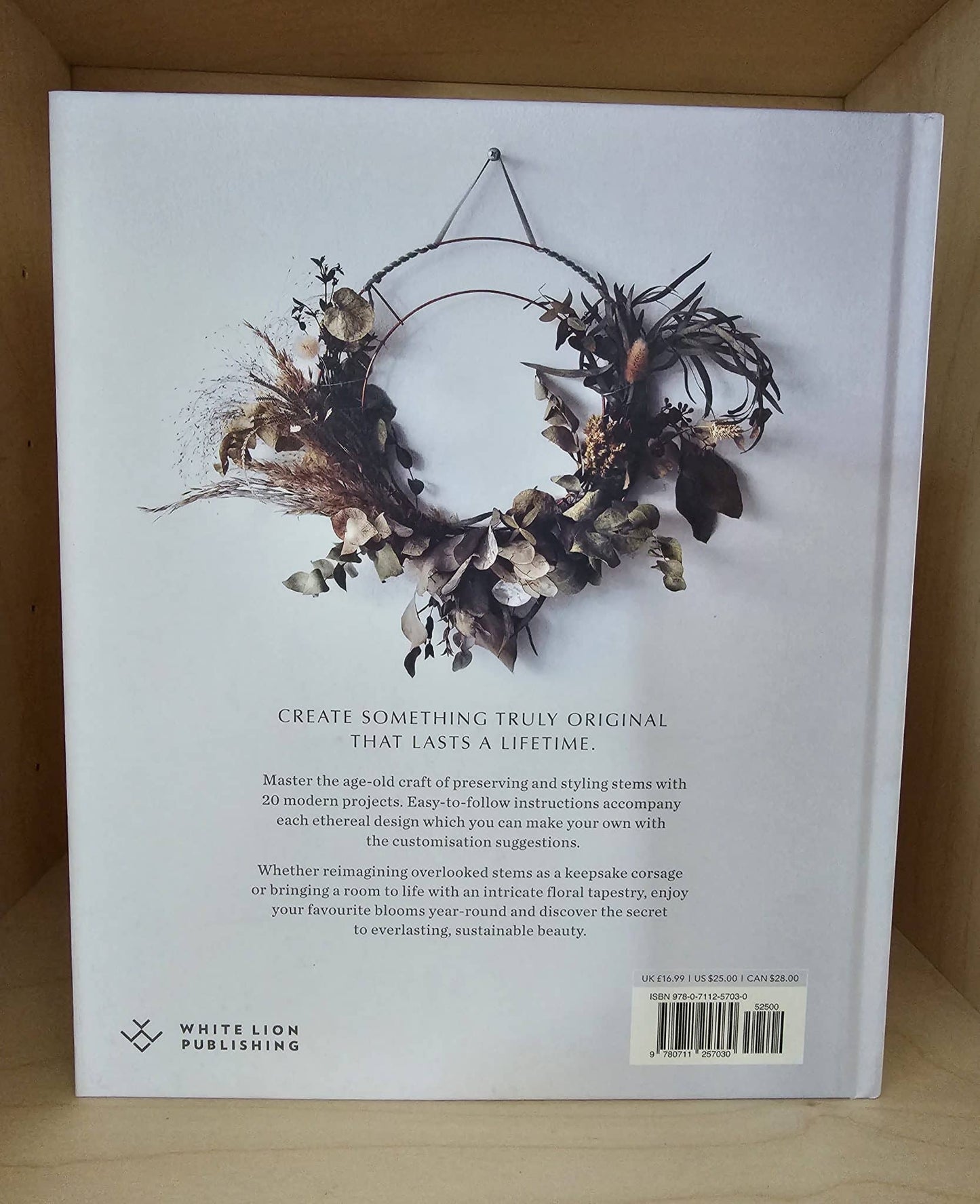 New Mags - "Modern Dried Flowers" - 20 everlasting project to craft, style, keep and share af Angela Maynard