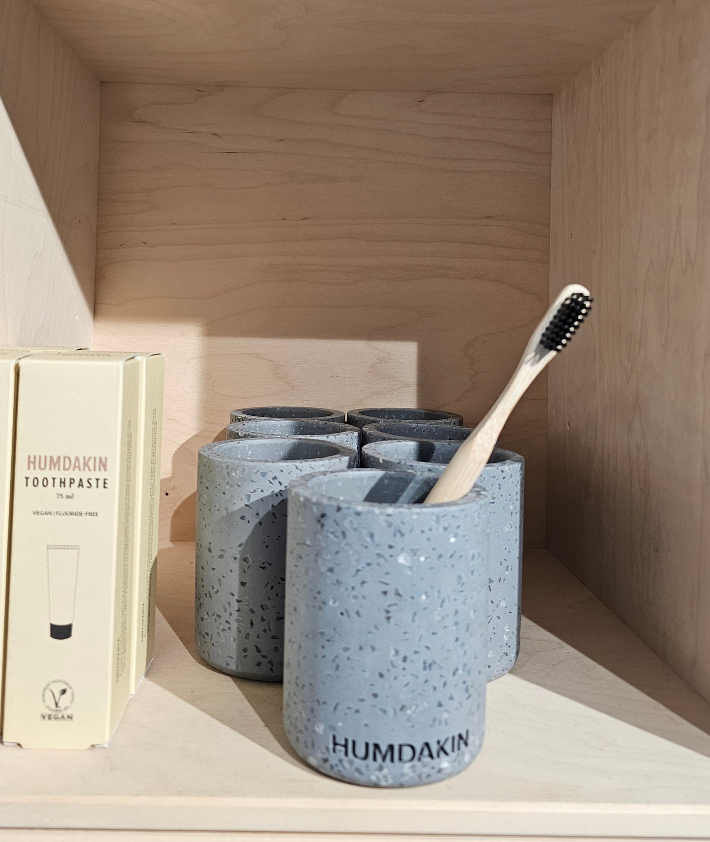 HUMDAKIN - Nordic Terrazzo Toothbrush Mug, 10x7,8x0.8 cm.