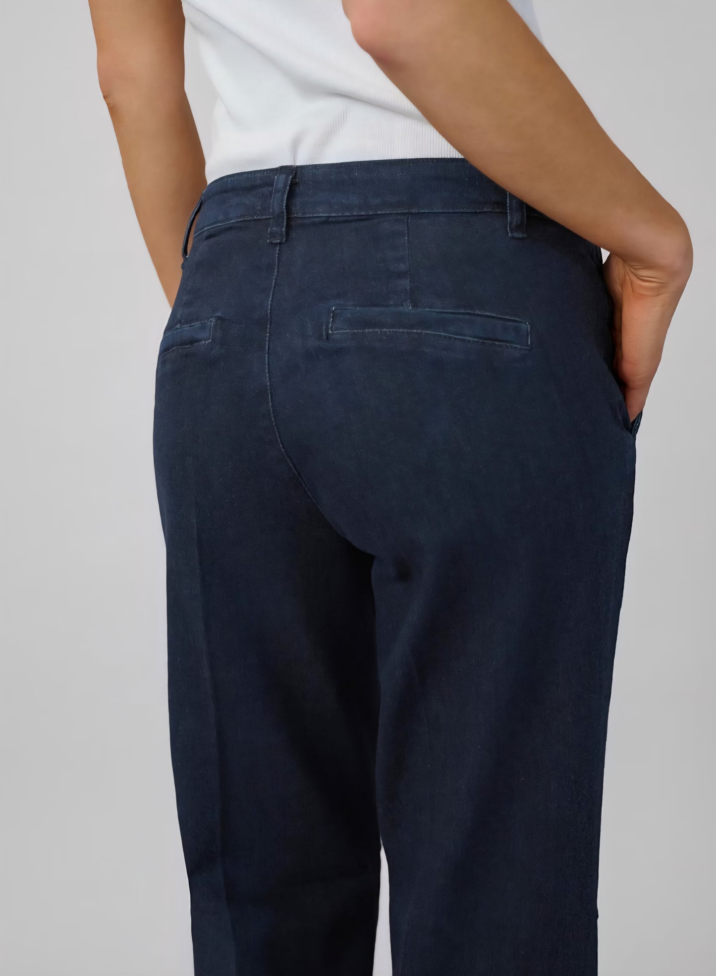 My Essential Wardrobe - The Lara Pant, Fås i Black Wash og Dark Blue Un-Wash