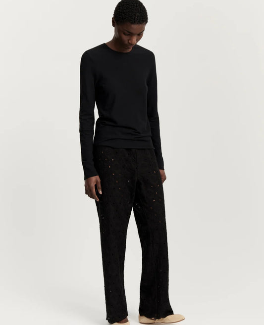 aiayu - Ava Pant Embroidery, Fås i farverne Black og Pure Ecru