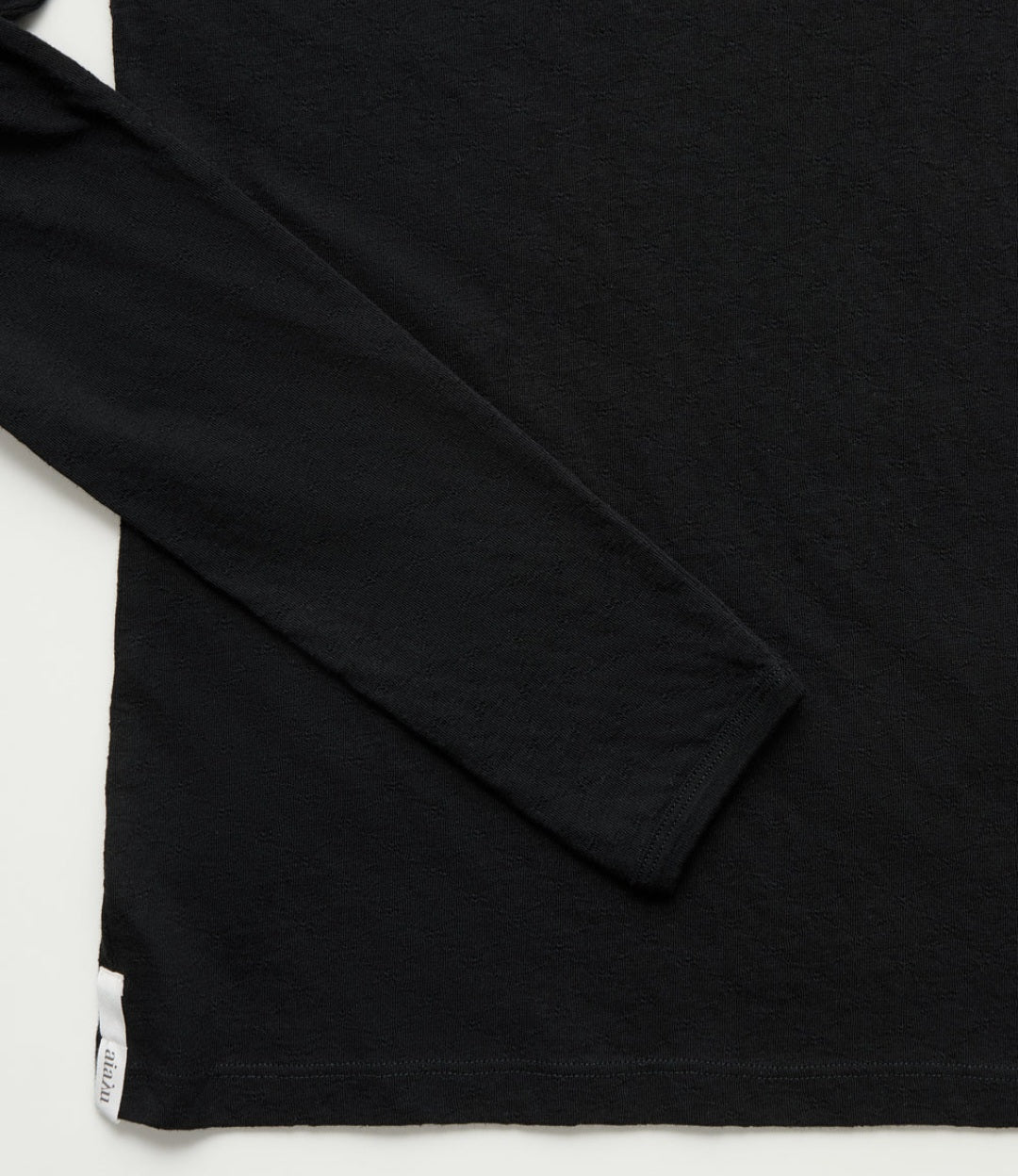 aiayu - Messhu Long Sleeve, Fås i farverne Black og Pure Ecru