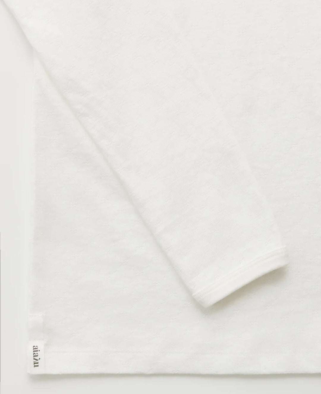aiayu - Messhu Long Sleeve, Fås i farverne Black og Pure Ecru