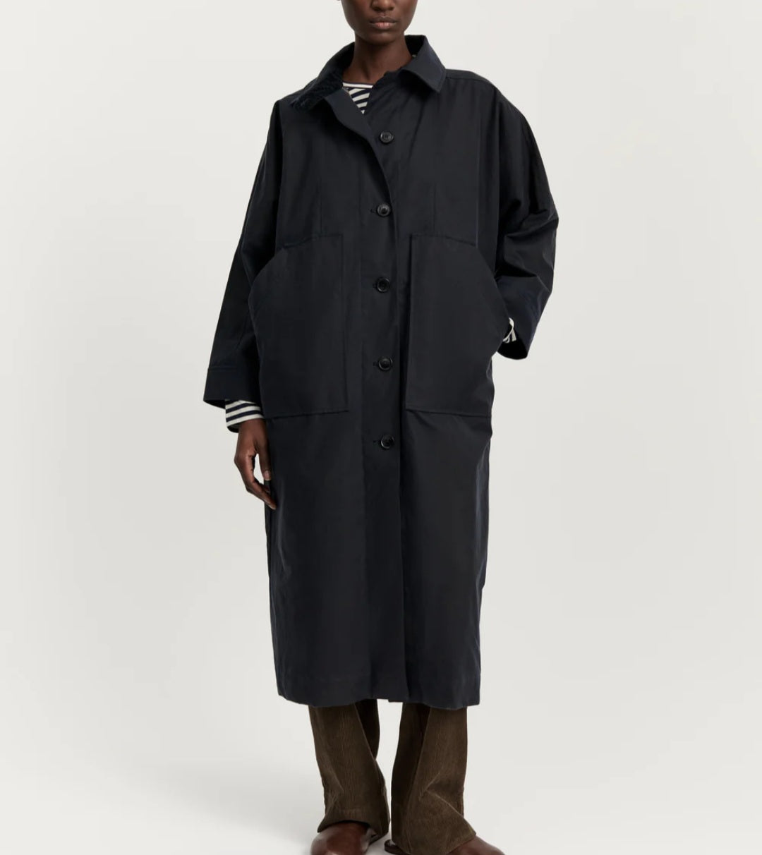 aiayu - Jay Coat-Oilskin, Fås i farverne Bark og Navy