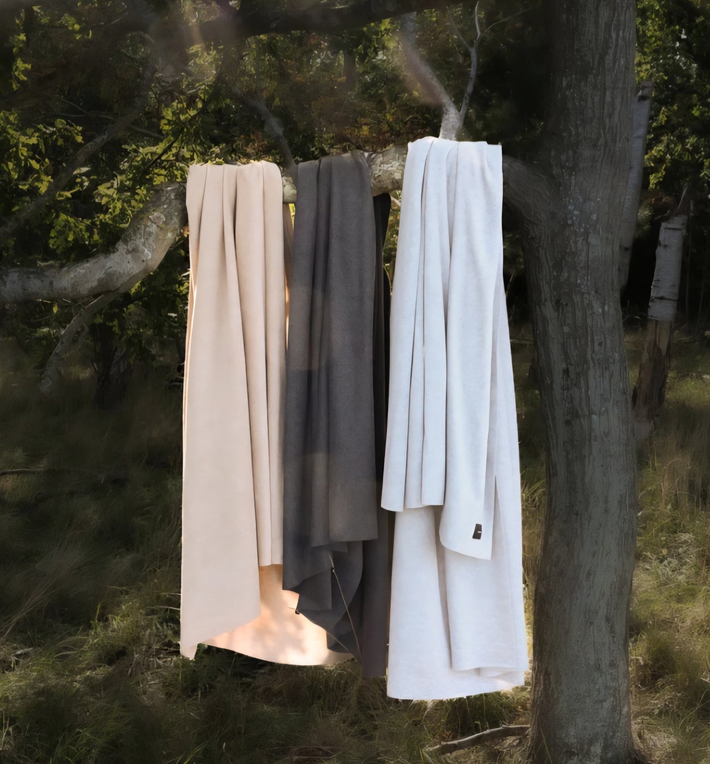 Karmameju - Fleecetæppe HIMALAYA, Fås i farverne Beige & Dark Grey & Light Grey