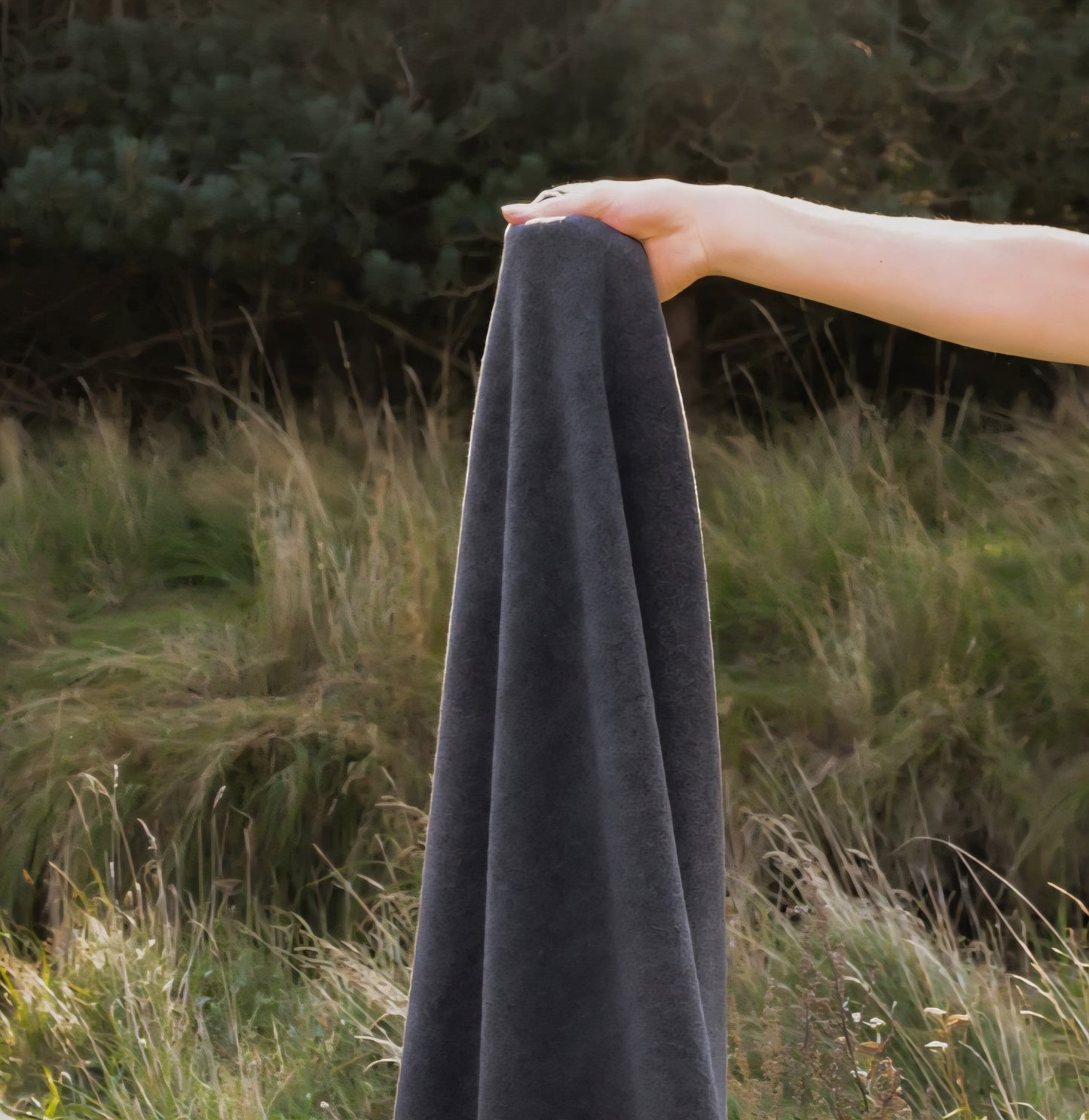 Karmameju - Fleecetæppe HIMALAYA, Fås i farverne Beige & Dark Grey & Light Grey