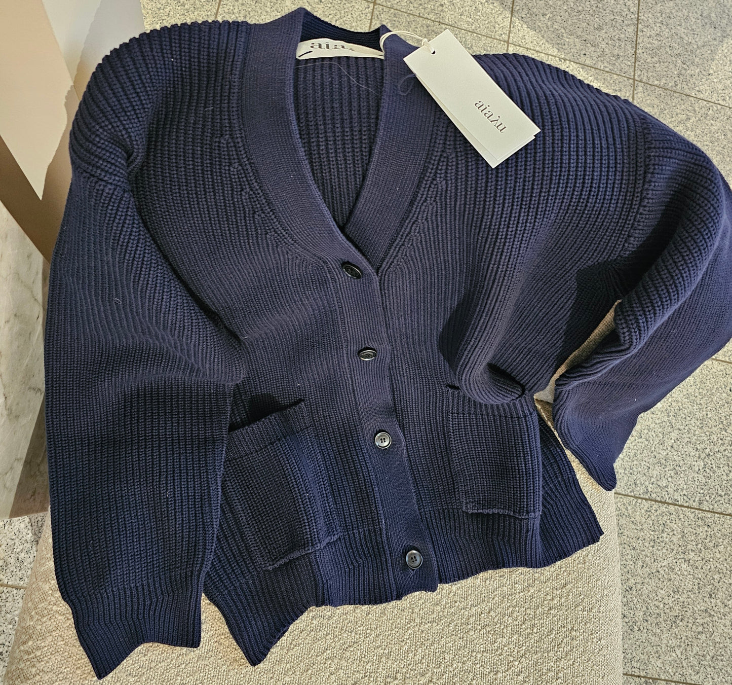 Aiayu - Filip Cardigan, Fås i 2 farver - Pure Ecru og Navy