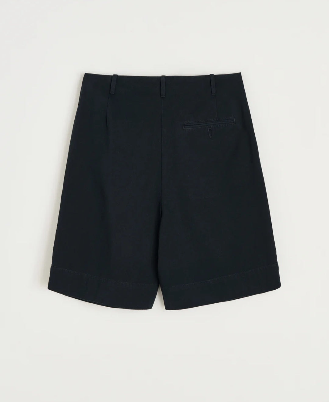 aiayu - Willy Shorts - Fås i farverne Semolina & Black Navy