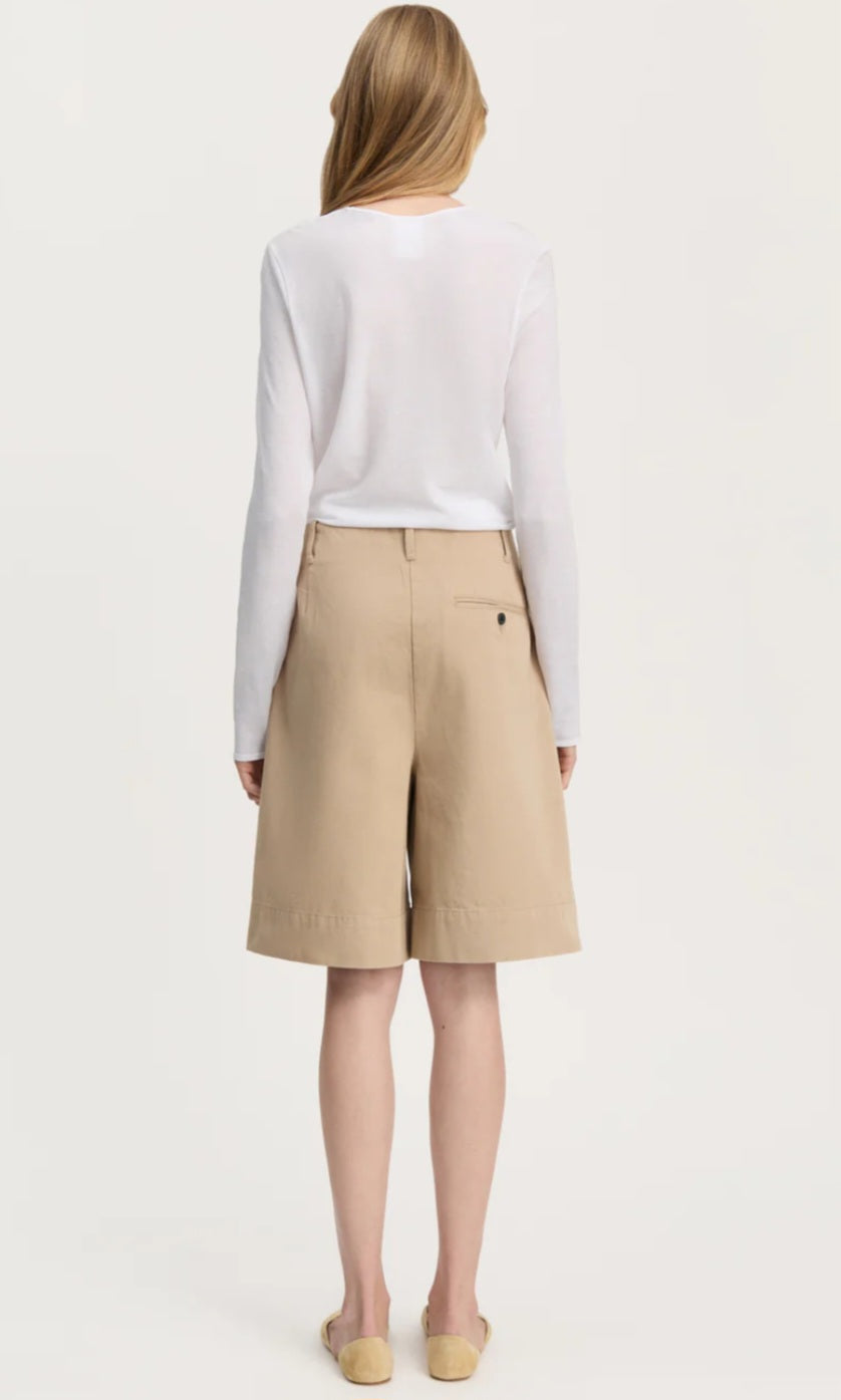 aiayu - Willy Shorts - Fås i farverne Semolina & Black Navy
