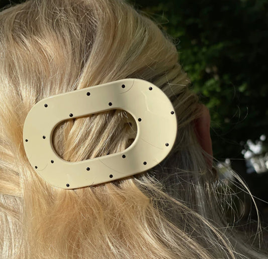 By Stær - Eva Hårklemme, Mellem, Fås i farverne Creme/Sort Prikker, Mørkebrun/Hvid Prikker & Sort/Hvid Prikker