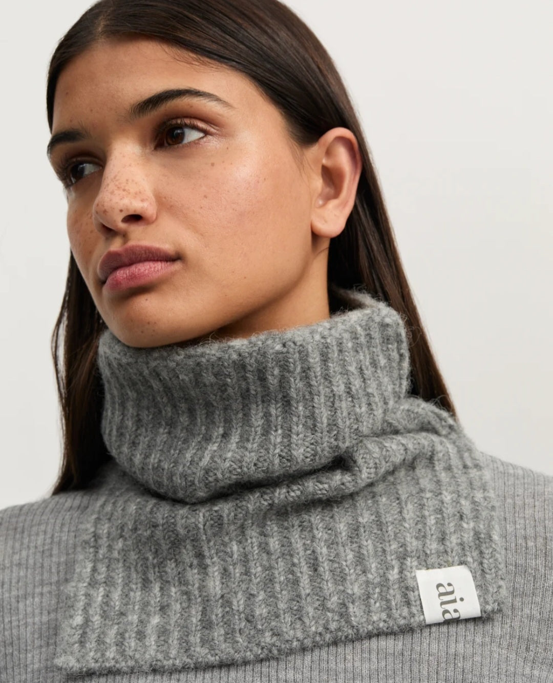 aiayu - Nellie Neck Warmer, Llama, Fås i 2 farver - Pure Chocolate & Pure Light Grey