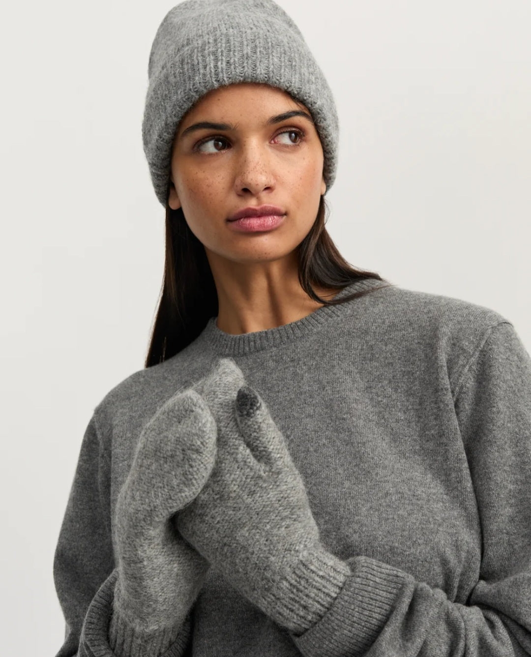 aiayu - Sadie Mittens, Llama, Fås i 2 farver - Pure Chocolate & Pure Light Grey