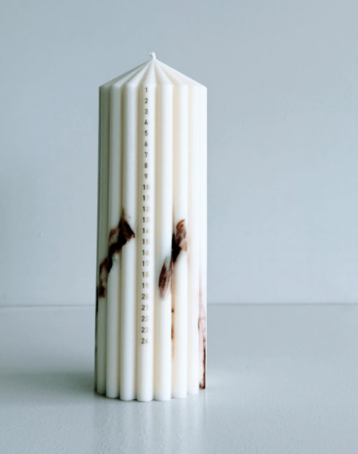 Studio M Candles - Kalenderlys, Marmor, Ø7xH20 cm.