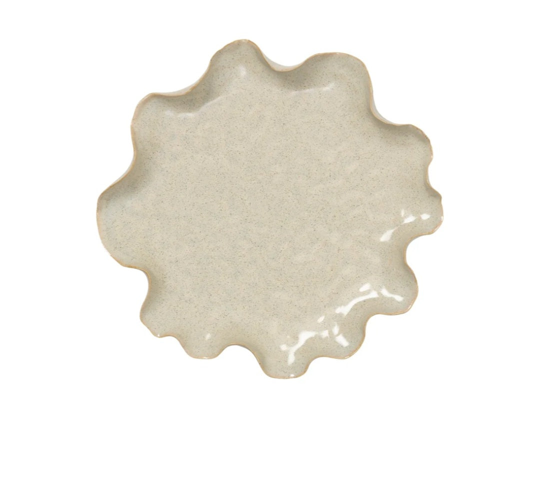 Broste Copenhagen - Cori Deko Tallerken, Keramik, White Cream - Fås i 2 varianter & størrelser
