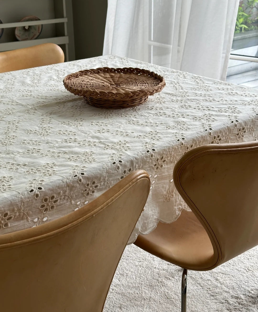 Jou Quilts - Embroidery Anglaise Table Cloth, White, Fås i 2 størrelser - 140x240 cm. & 140x280 cm.