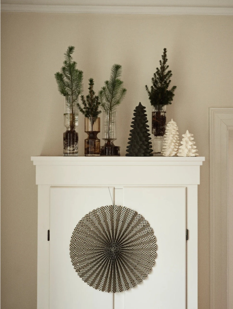 Broste Copenhagen - Pulp Juletræ, White, Fås i 2 størrelser -  Ø11xH21 cm. & Ø13xH30 cm.