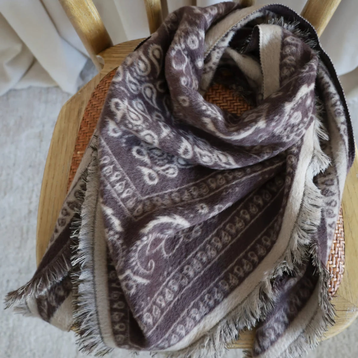 By Stær - Margot Tørklæde, Paisley Beige/Nougat