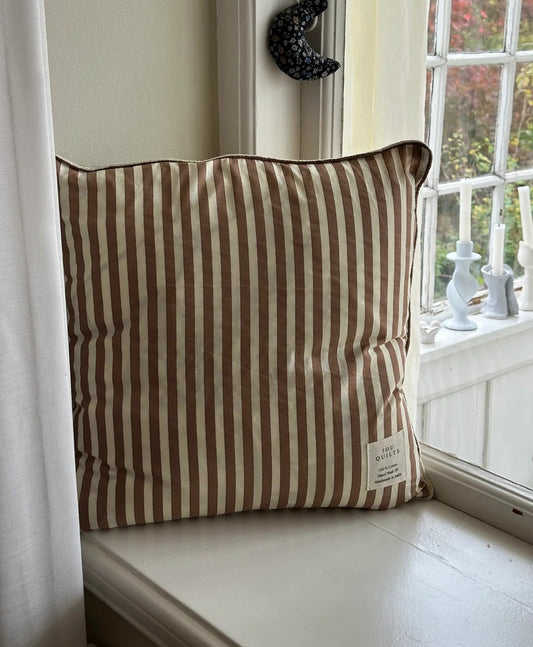 Jou Quilts - Piping Cushion, 45x45 cm., Pattern Brown Stripes