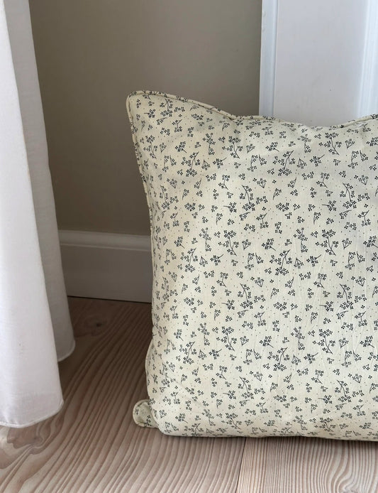 Jou Quilts - Piping Cushion, 45x45 cm., Blue Branches