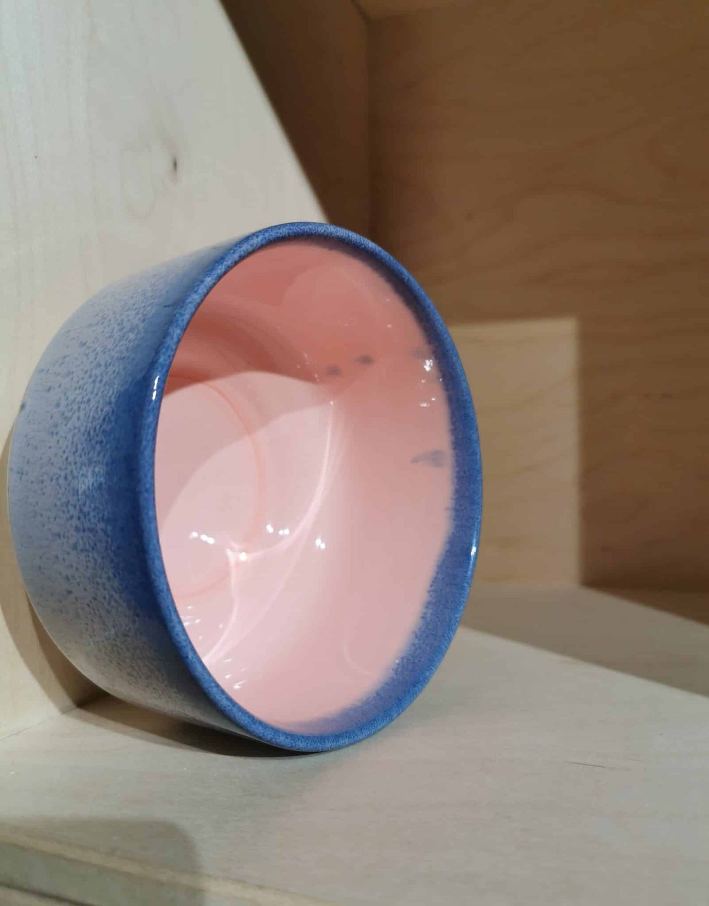 Studio Arhoj - Munch Bowl, Blå-lilla med rosa detaljer, Glaseret, M22