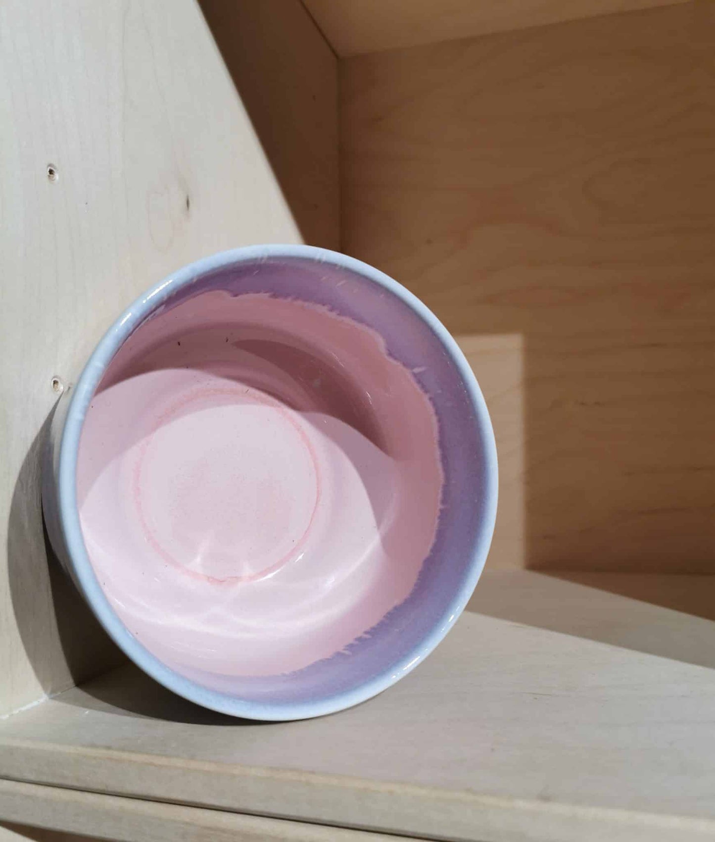 Studio Arhoj - Munch Bowl, Lys-lilla med rosa detaljer, Glaseret, M28