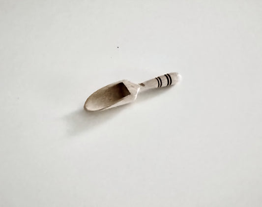 Manipura Living - Salt spade, Walnut