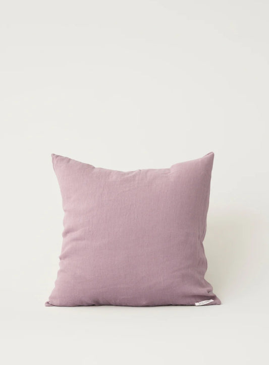 Stilleben - Pude med fyld, 50x50 cm., Fås i farverne Mellow Rose og Oat Yellow