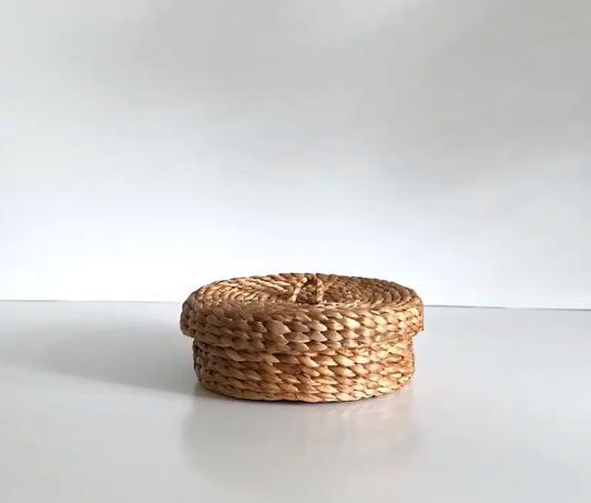 Manipura Living - Wave Kurveæske m/Låg, Vandhyacint, Ø30 cm.